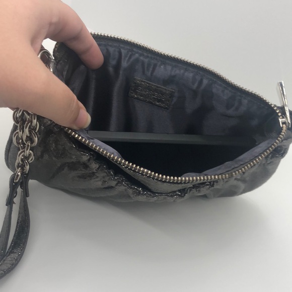 Express silver clutch with wristlet or shoulder strap - Picture 3 of 8